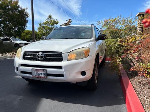 White 2006 Toyota RAV4 Base