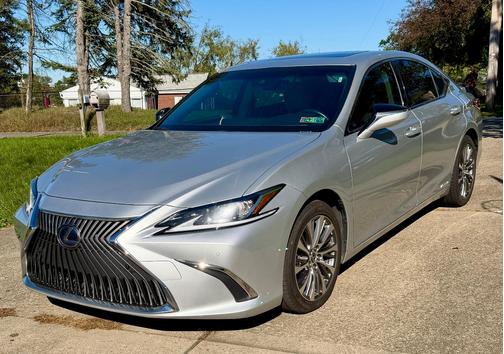 Silver 2019 Lexus ES 300h Luxury