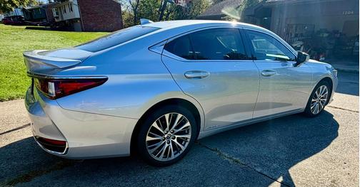 Silver 2019 Lexus ES 300h Luxury