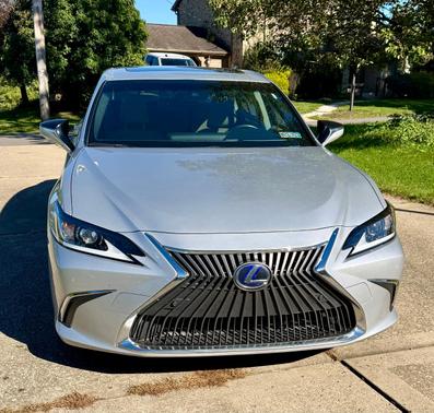 Silver 2019 Lexus ES 300h Luxury