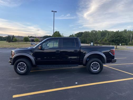 Photo 2 of 9 of 2011 Ford F-150 SVT Raptor