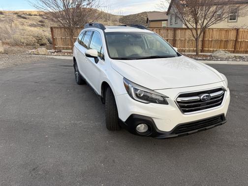 White 2018 Subaru Outback 3.6R Limited