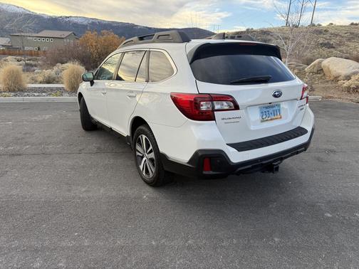 White 2018 Subaru Outback 3.6R Limited
