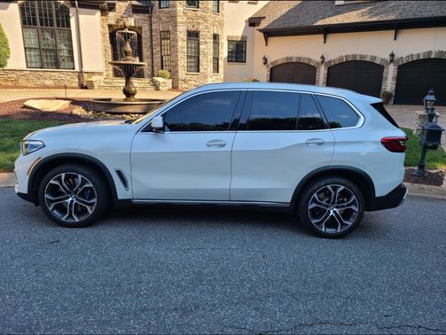 White 2019 BMW X5 xDrive40i