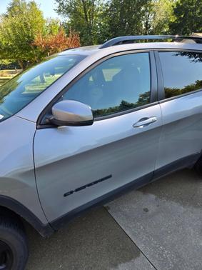 Silver 2021 Jeep Cherokee Altitude