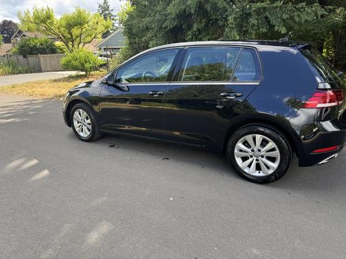 2018 Volkswagen Golf TSI SE