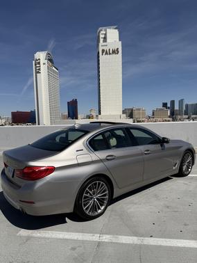 Gray 2018 BMW 530e iPerformance
