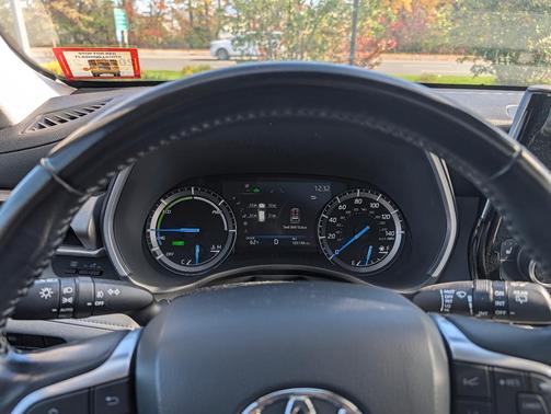 White 2021 Toyota Highlander Hybrid XLE