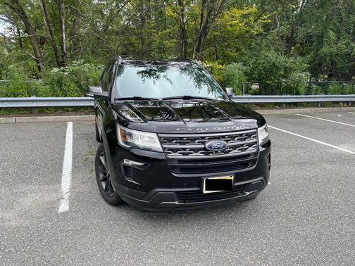 Black 2018 Ford Explorer XLT