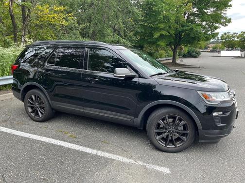Black 2018 Ford Explorer XLT