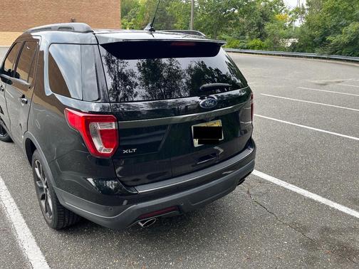 Black 2018 Ford Explorer XLT