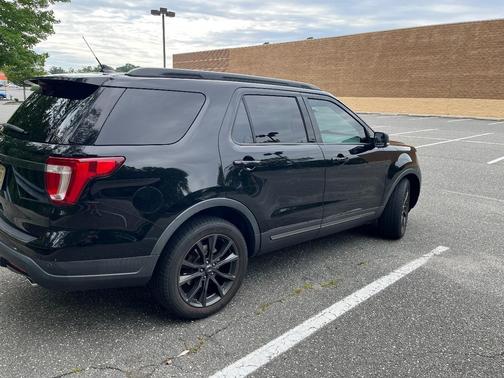Black 2018 Ford Explorer XLT