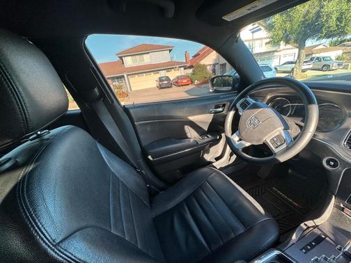 Black 2014 Dodge Charger SE