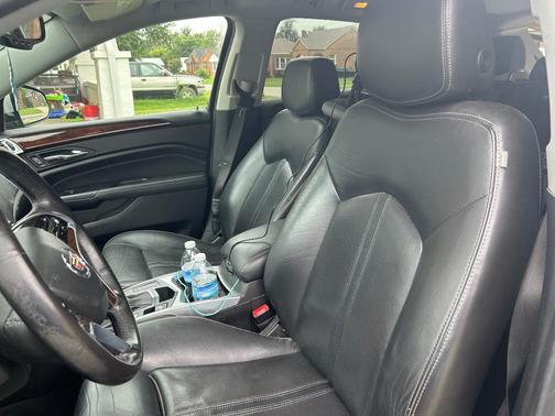 Silver 2016 Cadillac SRX Luxury Collection