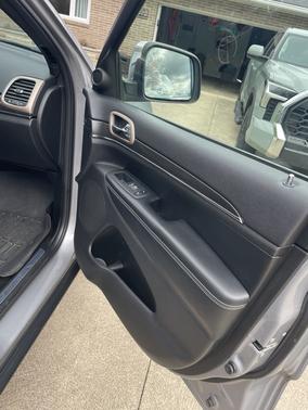Silver 2017 Jeep Grand Cherokee Limited