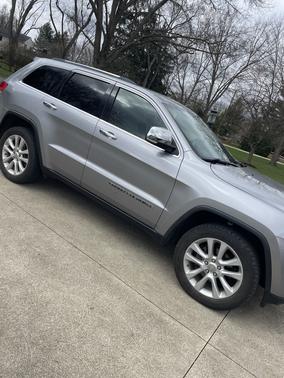 Silver 2017 Jeep Grand Cherokee Limited