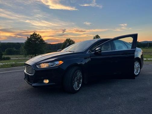 Black 2014 Ford Fusion SE