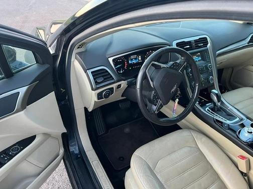 Black 2014 Ford Fusion SE