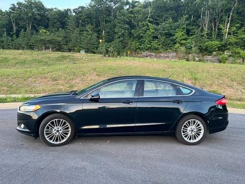 Black 2014 Ford Fusion SE