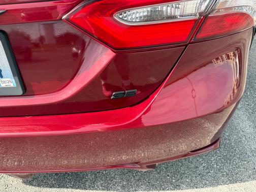 Red 2018 Toyota Camry SE