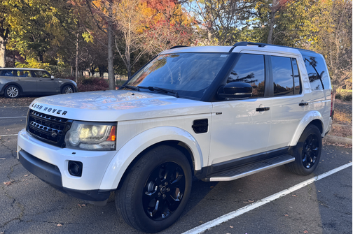 White 2015 Land Rover LR4 Lux