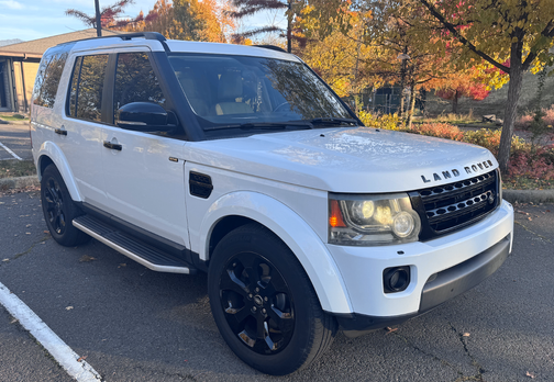 White 2015 Land Rover LR4 Lux