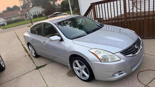Silver 2010 Nissan Altima 2.5 S