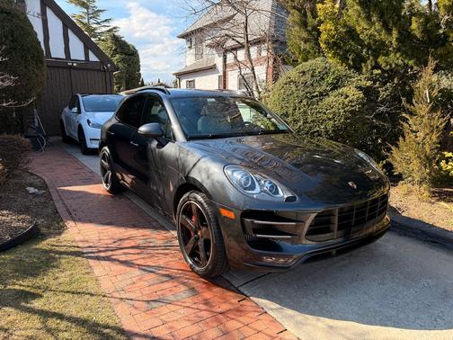 2018 Porsche Macan Turbo