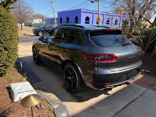 2018 Porsche Macan Turbo