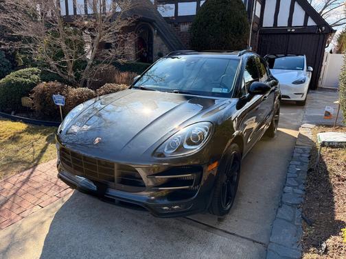 2018 Porsche Macan Turbo