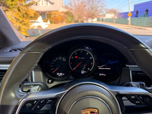 2018 Porsche Macan Turbo