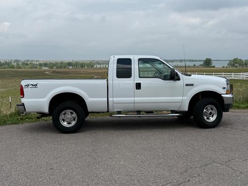 White 2002 Ford F-250 Lariat SuperCab Super Duty