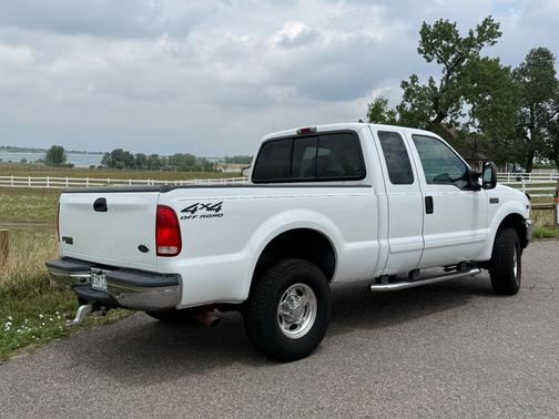 White 2002 Ford F-250 Lariat SuperCab Super Duty