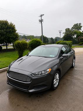 Gray 2015 Ford Fusion SE