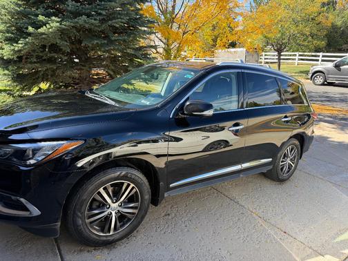 Black 2017 INFINITI QX60 Base
