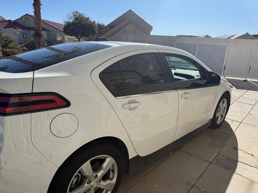 White 2015 Chevrolet Volt Base
