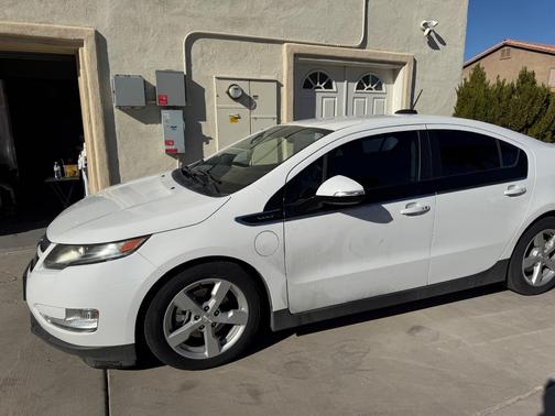 White 2015 Chevrolet Volt Base