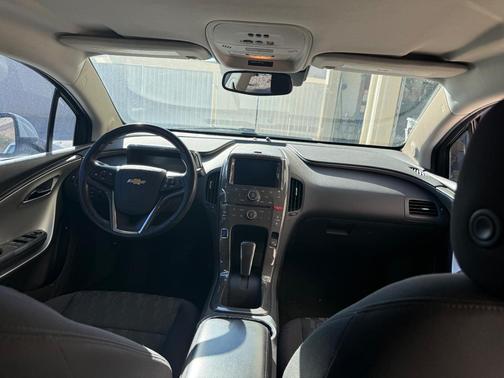 White 2015 Chevrolet Volt Base