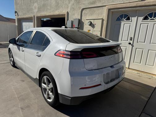 White 2015 Chevrolet Volt Base