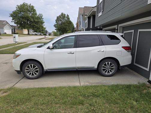 2013 Nissan Pathfinder SL