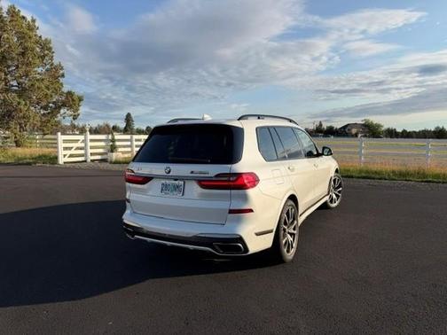 White 2022 BMW X7 M50i