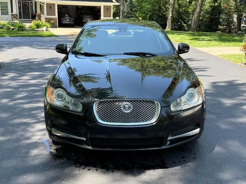 Black 2010 Jaguar XF Premium