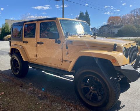 Photo 2 of 14 of 2013 Jeep Wrangler Unlimited Sahara