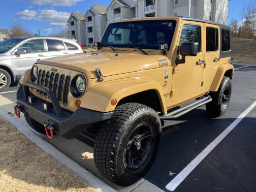 Photo 3 of 14 of 2013 Jeep Wrangler Unlimited Sahara