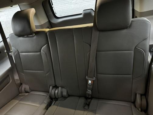 White 2016 Chevrolet Suburban LT