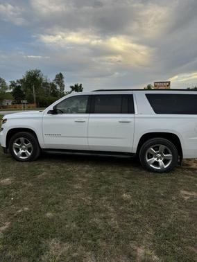 White 2016 Chevrolet Suburban LT