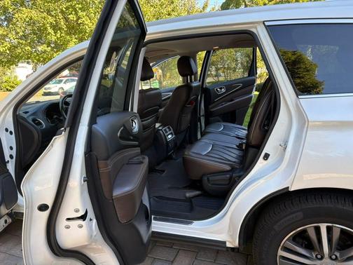 White 2017 INFINITI QX60 Base