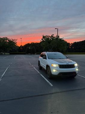 White 2017 Jeep Grand Cherokee Trailhawk