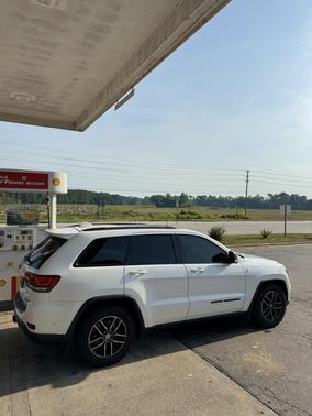 White 2017 Jeep Grand Cherokee Trailhawk