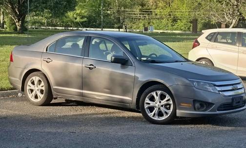 Gray 2012 Ford Fusion SE